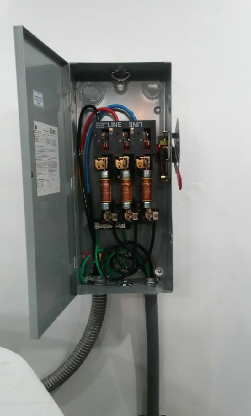 Three-phase disconnect switch installed for Smoke Detector Installation in Mentone
